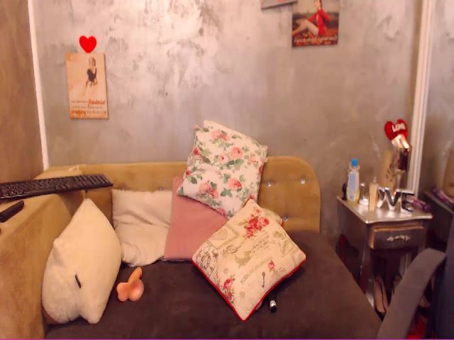 Live sex webcam photo for SaylorMoonX #254831318