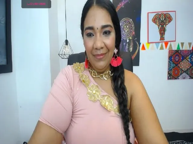 Live sex webcam photo for IndianMama #258726281