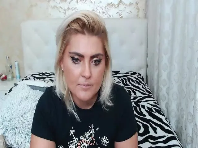 Live sex webcam photo for Sweetyrosses #252290747