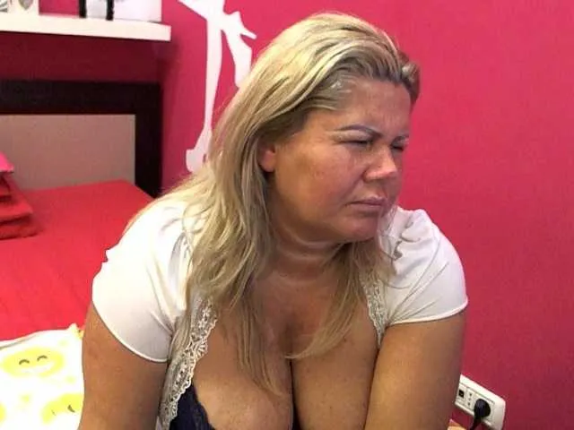 Live sex webcam photo for come2mom #241064219