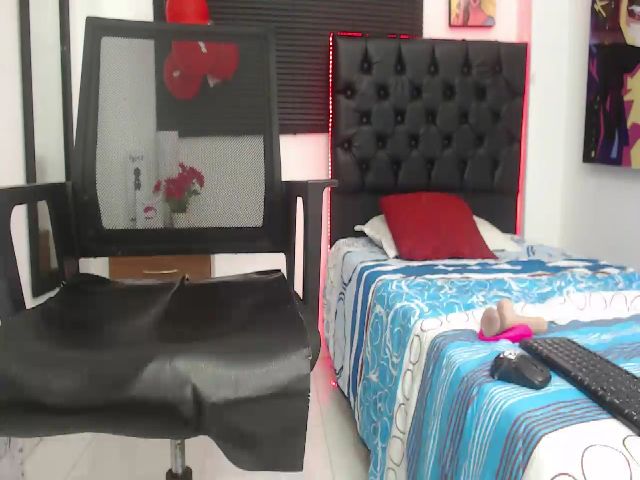 Live sex webcam photo for Andrea_acker #255978532