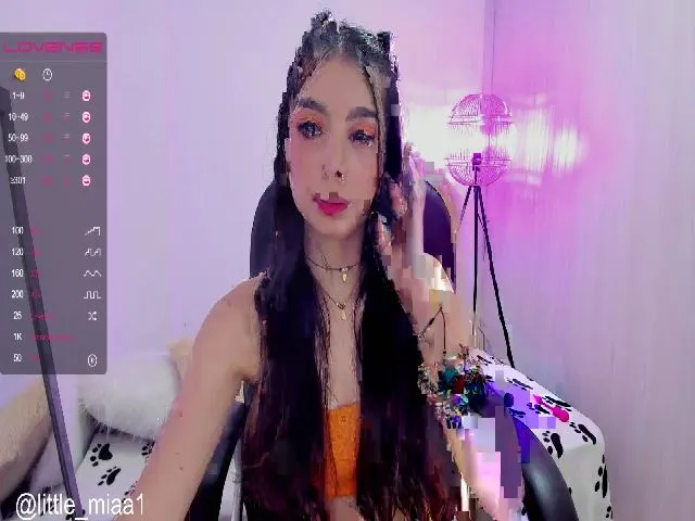 Live sex webcam photo for Little_Miaa1 #254273771