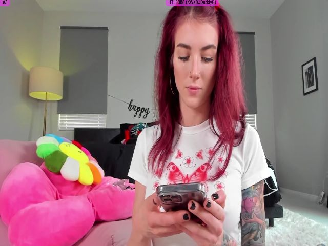 Live sex webcam photo for KasaraWood #258359754