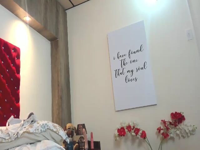 Live sex webcam photo for RubyFosteer #254383378