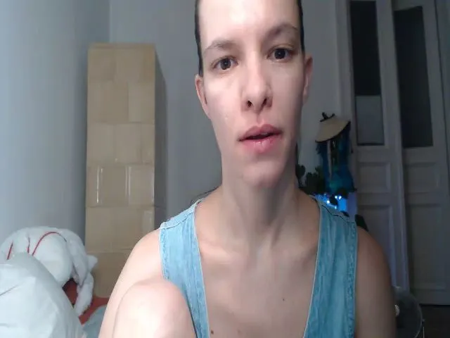 Live sex webcam photo for PetitePinkie #262353955