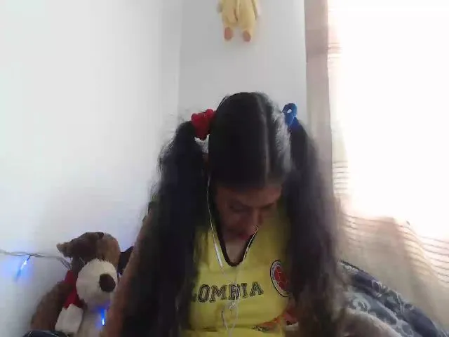 Live sex webcam photo for CHILENITAHOT #253483203