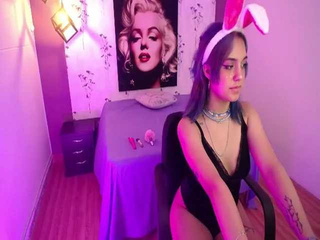 Live sex webcam photo for Spaaarkie #255990066