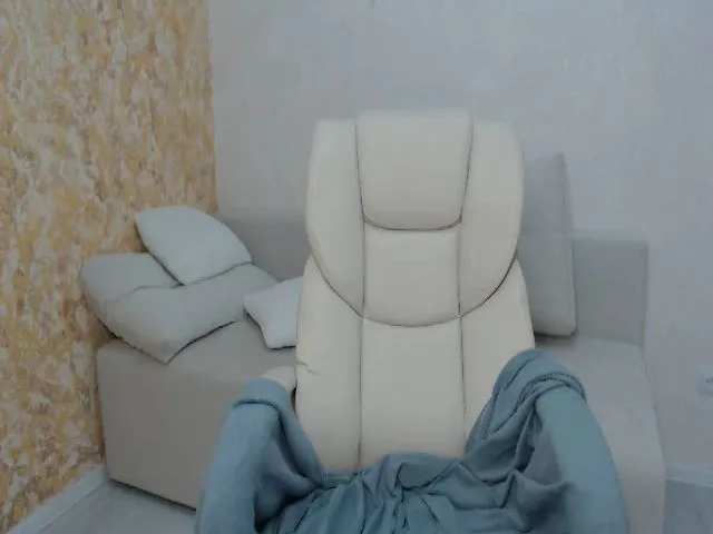 Live sex webcam photo for Margarita_18 #254896212