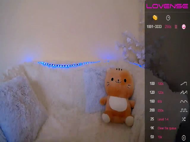 Live sex webcam photo for HarleyQuinnX_ #257598423