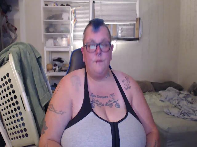 Live sex webcam photo for PunkChick420 #259110340