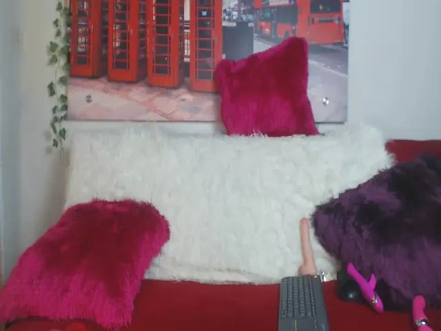 Live sex webcam photo for Emiliarain #257945527