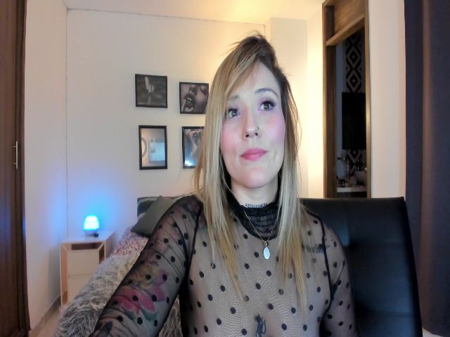 Live sex webcam photo for Isabella_mout #252279912