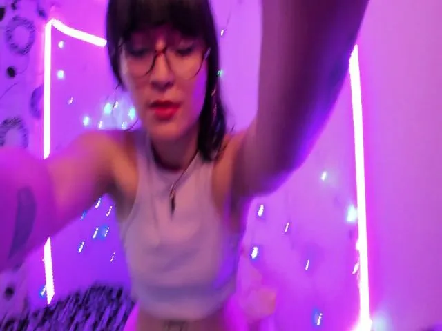 Live sex webcam photo for honeykitty__ #260892409