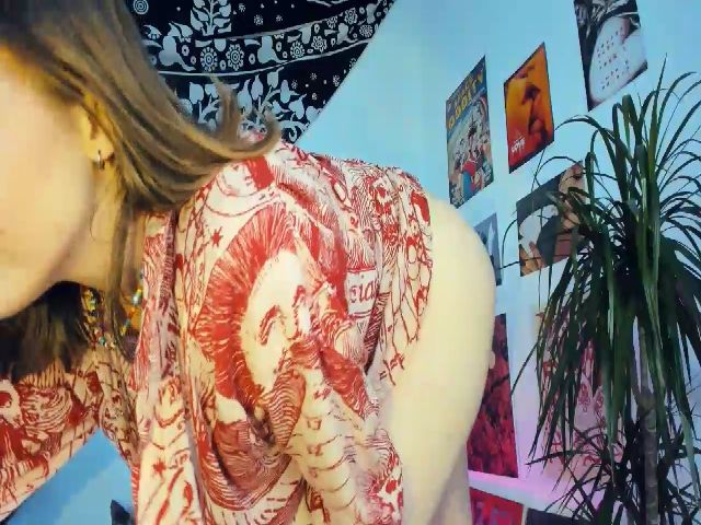 Live sex webcam photo for Aliceum #261307796