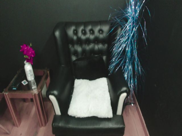 Live sex webcam photo for samantasmithh #264825358