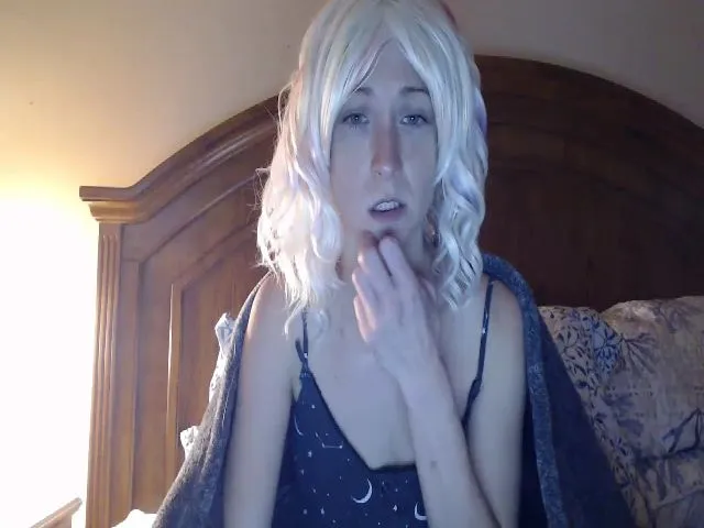 Live sex webcam photo for xKawaiiQueenx #255239298