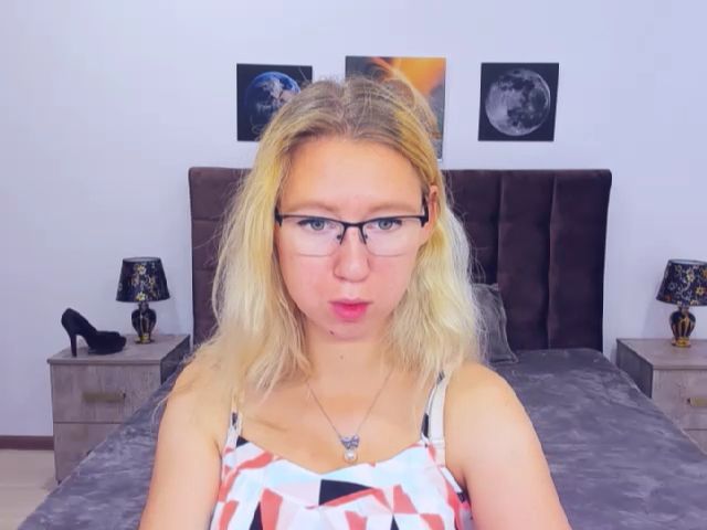 Live sex webcam photo for LizaSwan #255868270