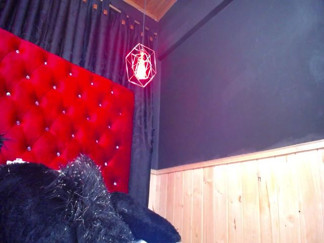 Live sex webcam photo for MeganJobs20 #252605347