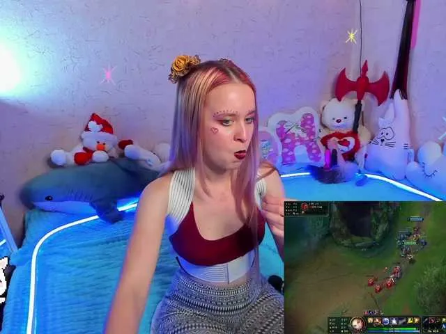 Live sex webcam photo for KiraLiLime #287989803