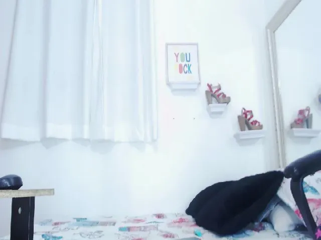 Live sex webcam photo for Twwiiggy #287851979