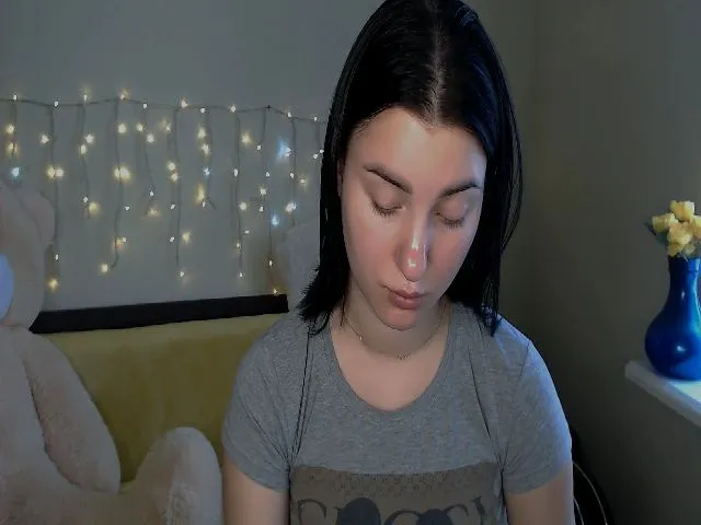 Live sex webcam photo for JenniferGill #252750596