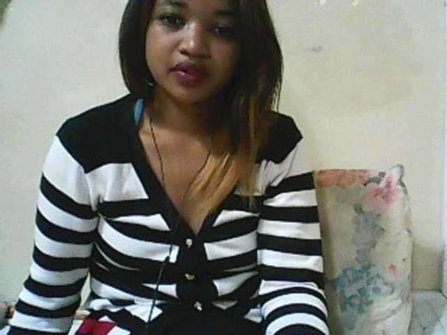 Live sex webcam photo for Roniquelah #243058195