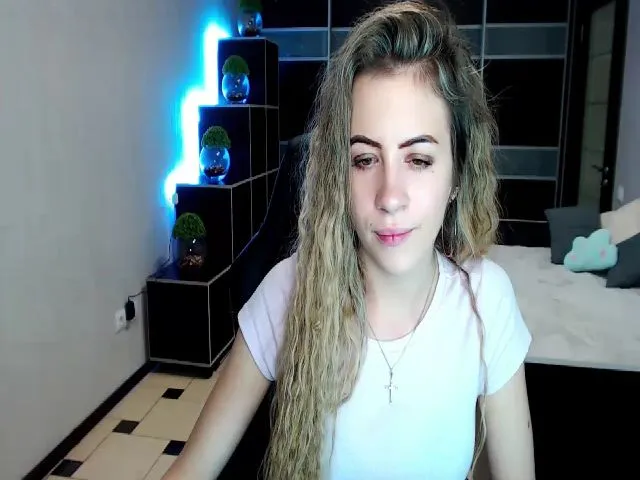 Live sex webcam photo for LannaBlue #253205233