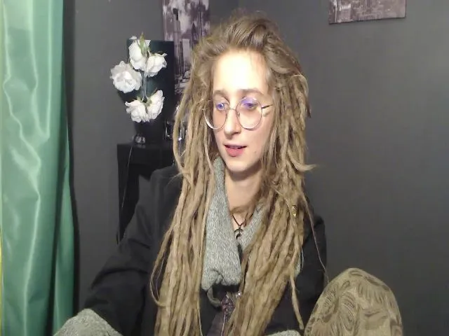 Live sex webcam photo for KINKYkeira #264206255