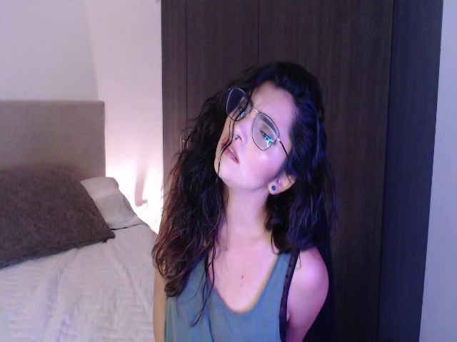 Live sex webcam photo for Amelie_moon_ #254308666