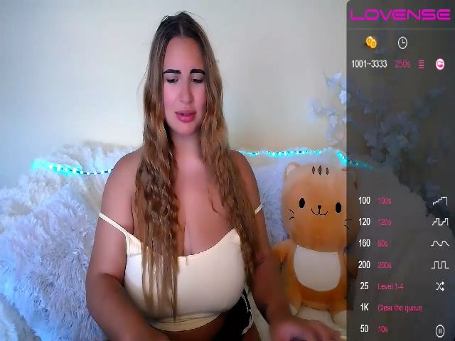 Live sex webcam photo for HarleyQuinnX_ #263703146