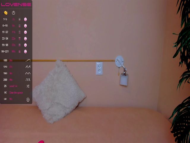 Live sex webcam photo for RoxyRoxe #264482702