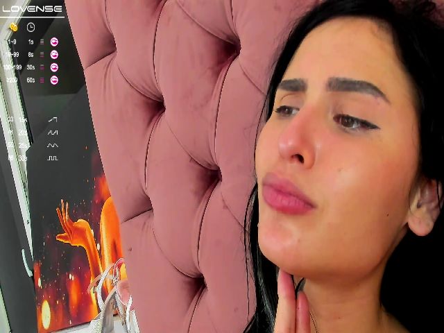 Live sex webcam photo for SashaChase #256622102