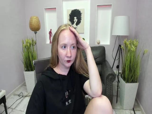 Live sex webcam photo for StunningKelly #253885279