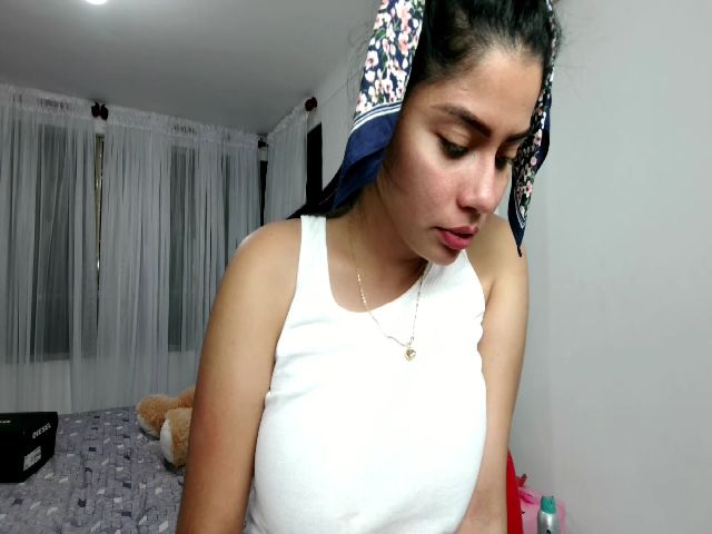 Live sex webcam photo for Einnyn_sweet #258392375