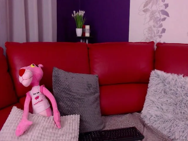 Live sex webcam photo for GiannaGoldx #258794278