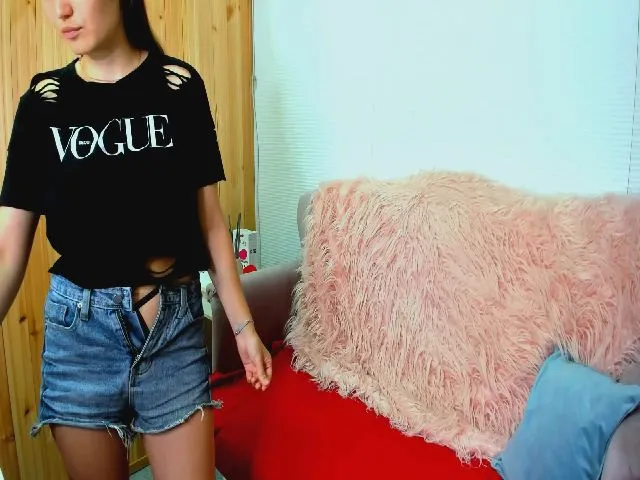 Live sex webcam photo for TwinkieMooon #252363218
