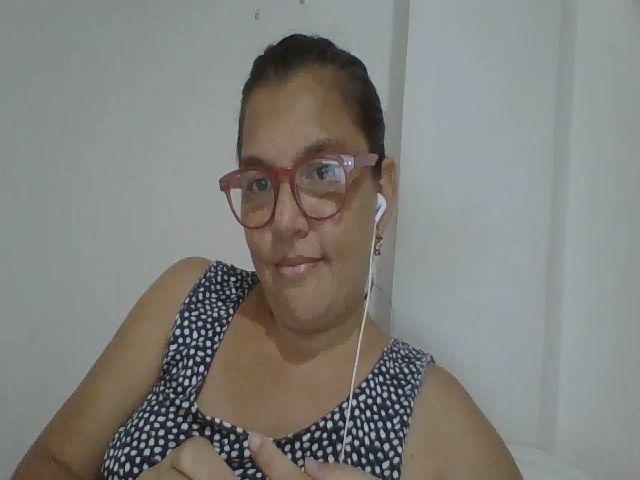 Live sex webcam photo for SweetLola01 #259011793