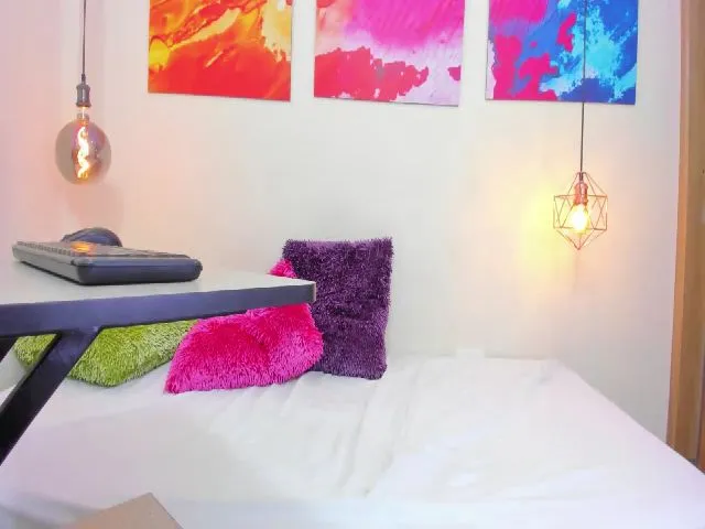 Live sex webcam photo for Kimberlyjuicy #265058790