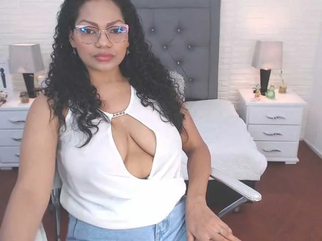 Live sex webcam photo for Lupe-blue #242301397