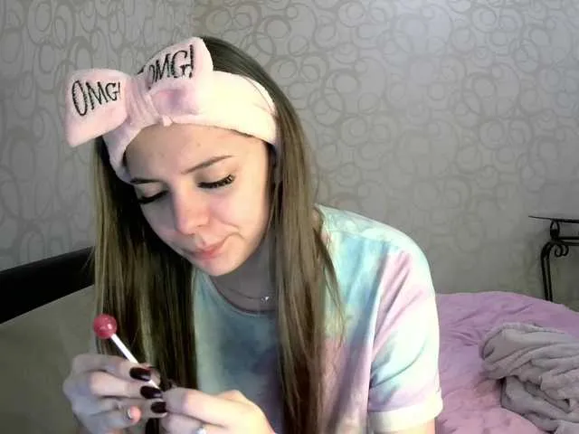 Live sex webcam photo for Roxanne2021 #241170857