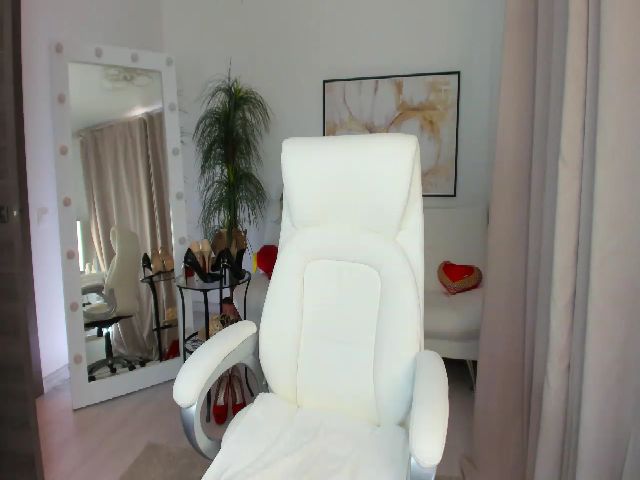 Live sex webcam photo for VictoriaKorff #253013572