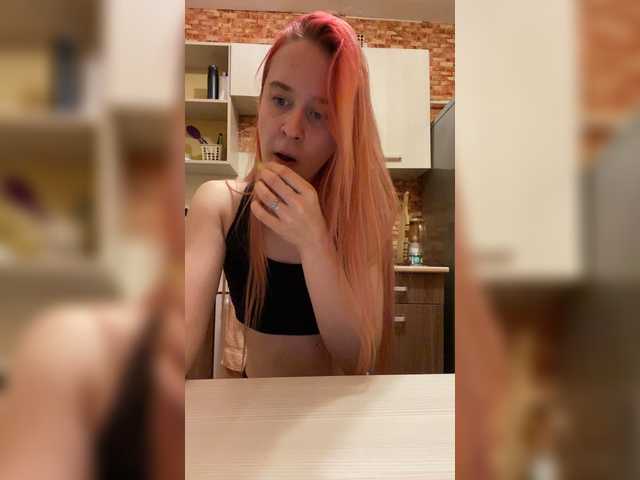 Live sex webcam photo for KiraLiLime #287989922