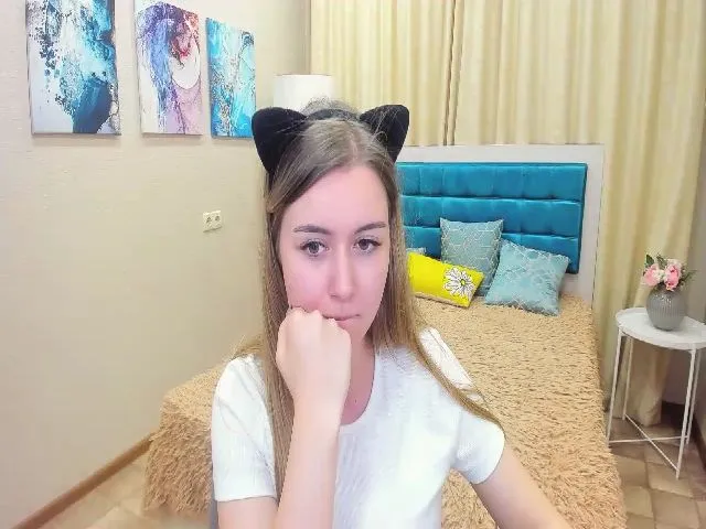 Live sex webcam photo for LorraineIce #253858959