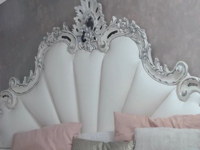 Live sex webcam photo for SoffyyHot #258887756