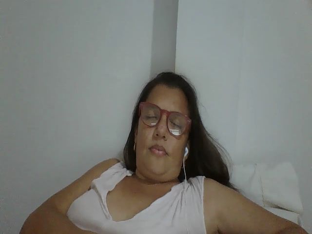 Live sex webcam photo for SweetLola01 #262481527