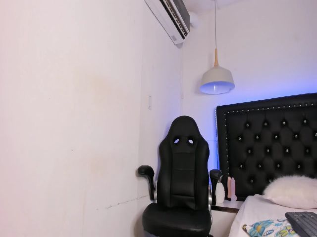 Live sex webcam photo for Vanessa_Samir #261976405