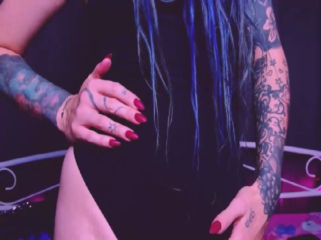 Live sex webcam photo for MarthaKatze #258378344