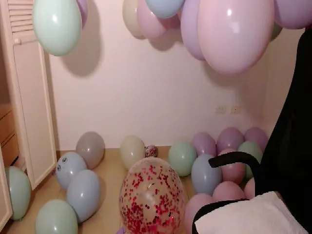 Live sex webcam photo for Cupcake_dream #257637959