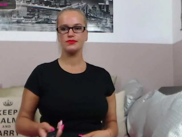 Live sex webcam photo for Roselyn25 #250770376