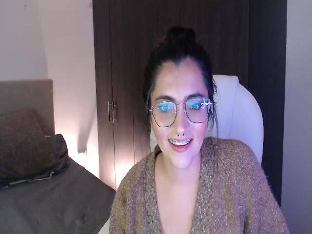 Live sex webcam photo for Amelie_moon_ #257924335